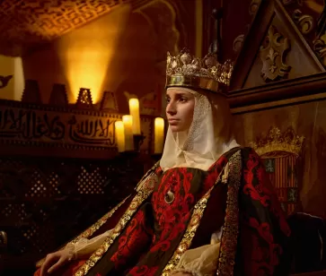 Reina Isabel la Católica en un espectáculo de Puy du Fou España