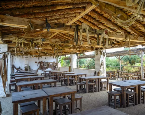 Terraza de La Parrilla del Labrador en Puy du Fou España